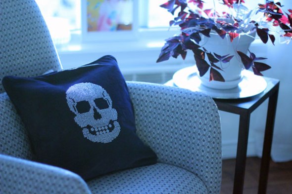 Skull cushion